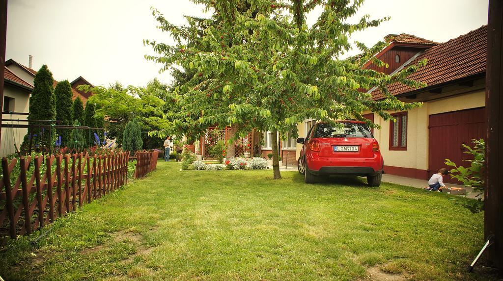 Hajnal Apartman Villa Gyula Exterior photo